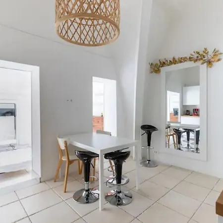 Champs-elyseesav Des Champs Cosy Studio